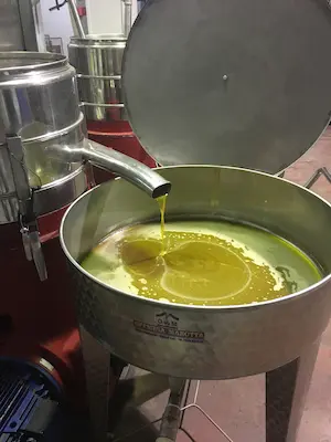 immagine-olio-che-esce-da-separatore